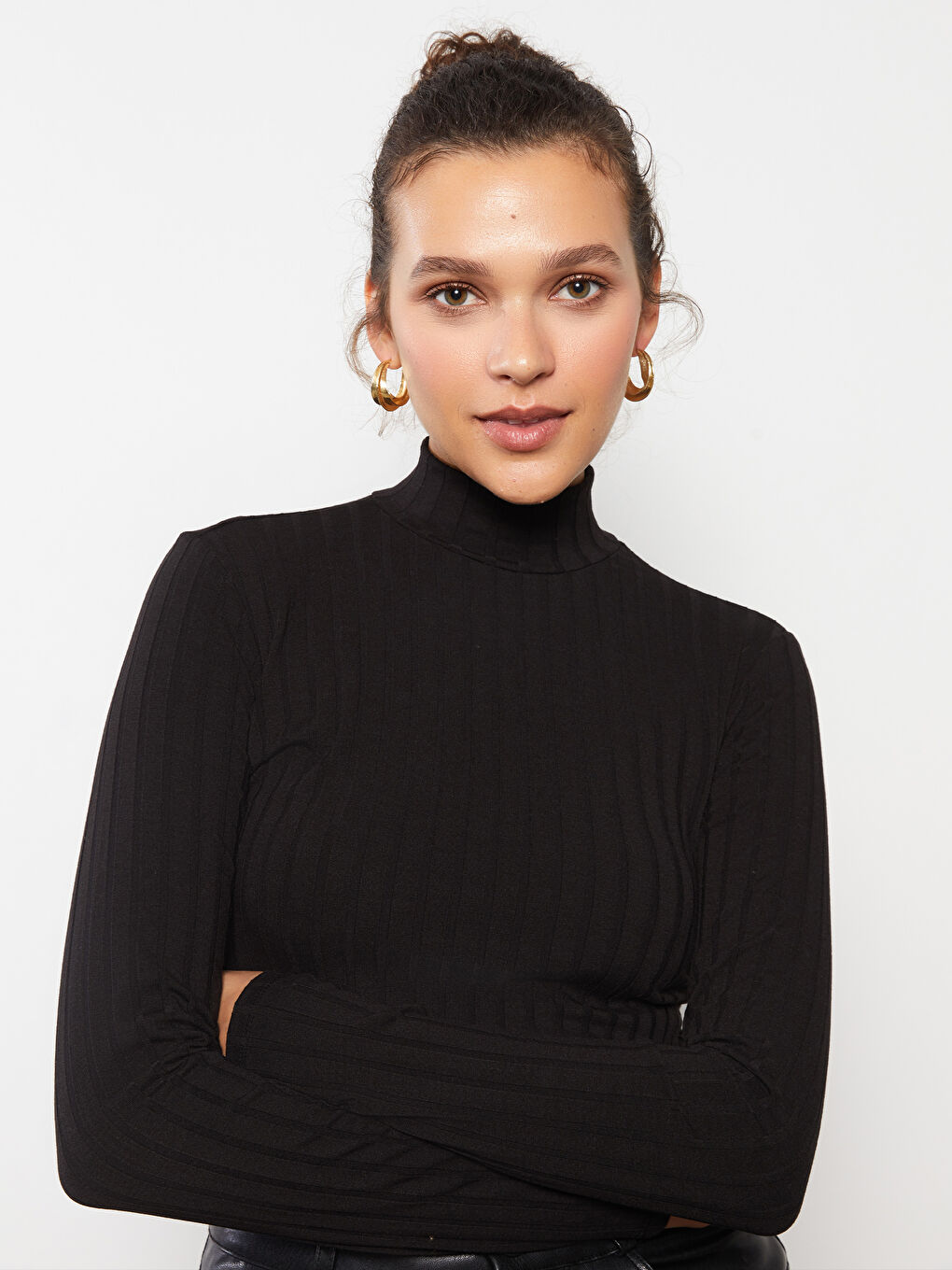 Siyah Dik Yaka Düz Uzun Kollu Kadın Body-2