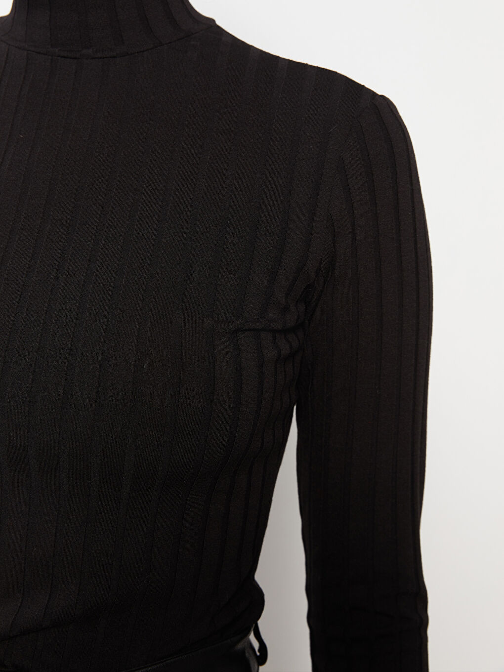 Siyah Dik Yaka Düz Uzun Kollu Kadın Body-3