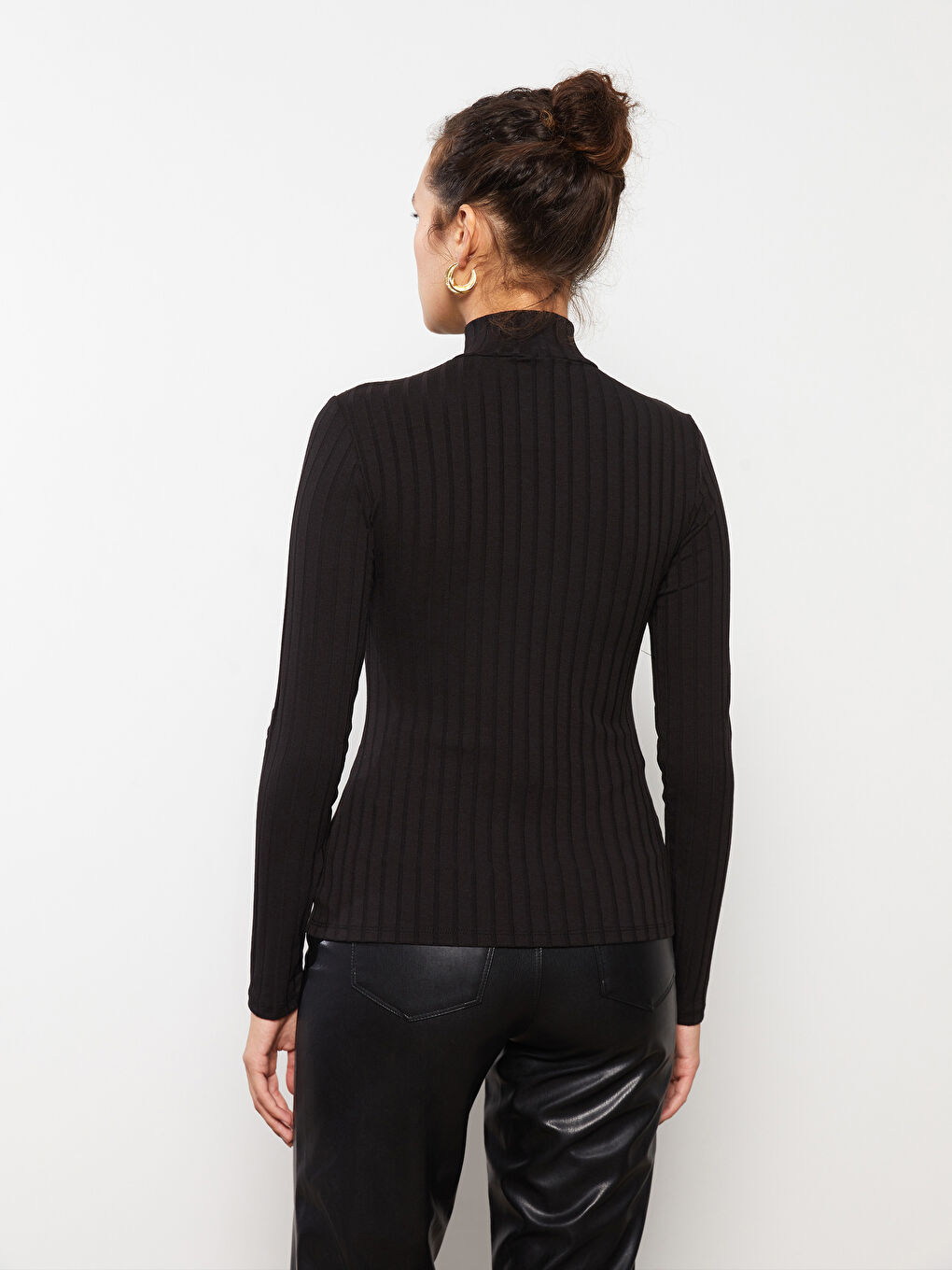 Siyah Dik Yaka Düz Uzun Kollu Kadın Body-4