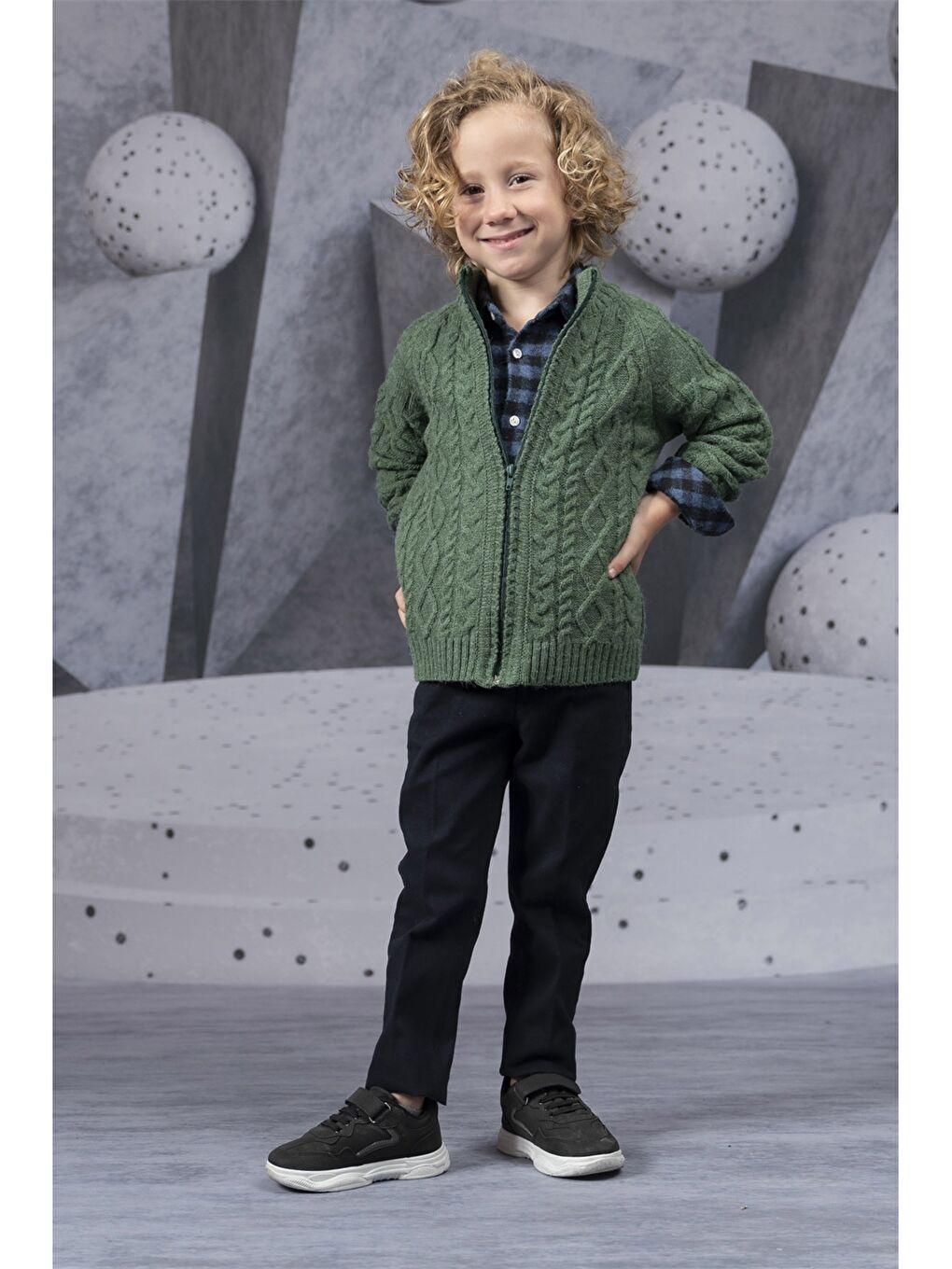 Haki Desenli Uzun Kollu Erkek Çocuk Hırka Gömlek ve Pantolon