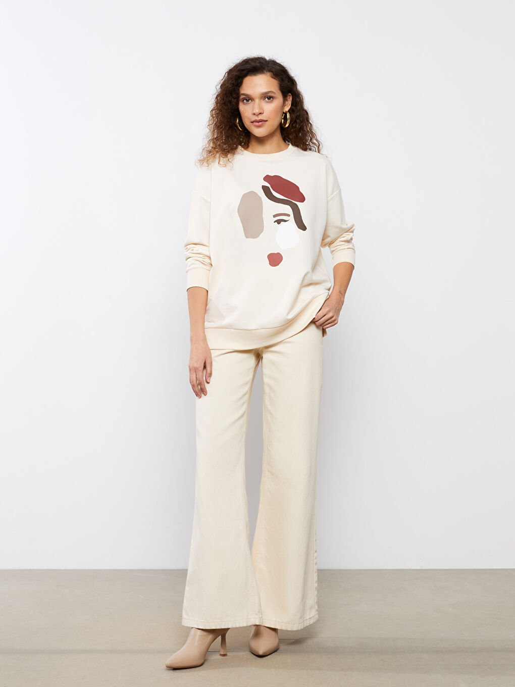 Ekru Bisiklet Yaka Baskılı Uzun Kollu Oversize Kadın Sweatshirt-2