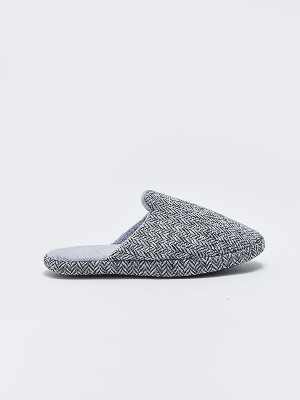 Gri Desenli Önü Kapalı Erkek Ev Terliği-1