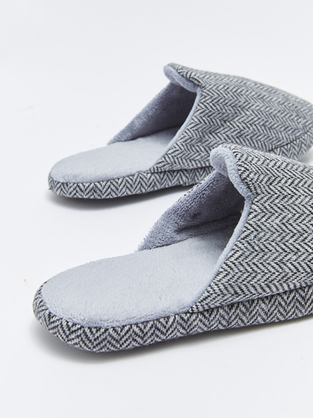 Gri Desenli Önü Kapalı Erkek Ev Terliği-4