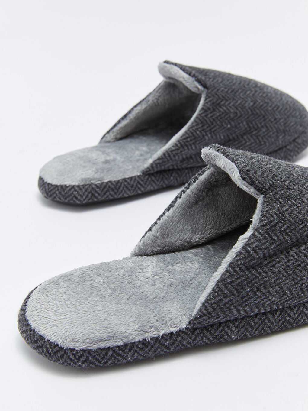 Siyah Desenli Önü Kapalı Erkek Ev Terliği-4