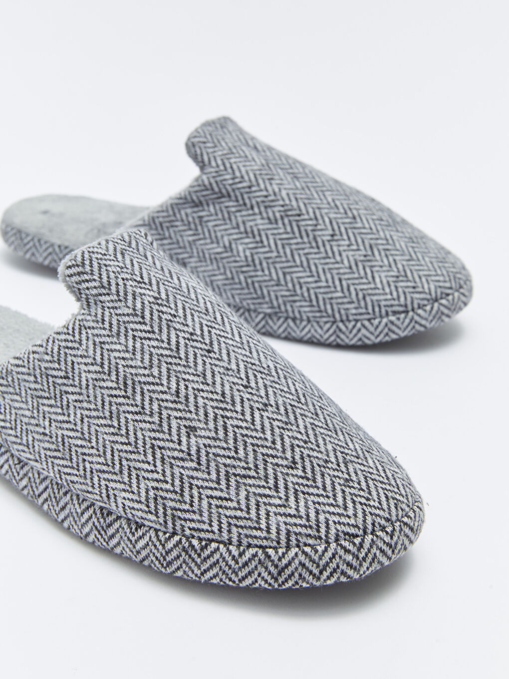 Gri Desenli Önü Kapalı Erkek Ev Terliği-2