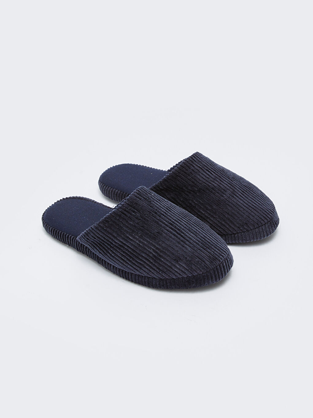 نعال منزلية سادة بمقدمة مغلقة للرجال