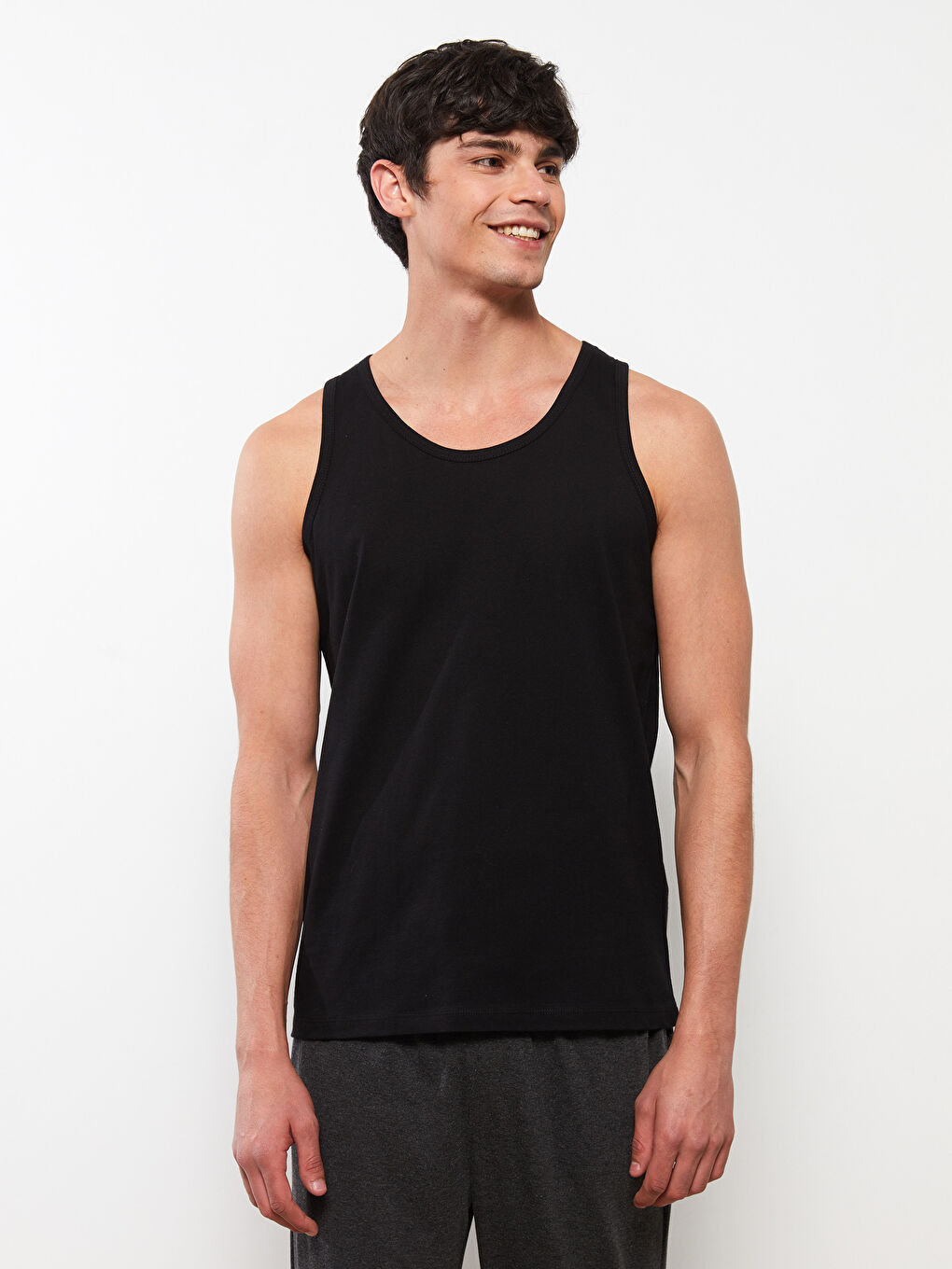 Siyah U Yaka Basic Pamuklu Erkek Atlet