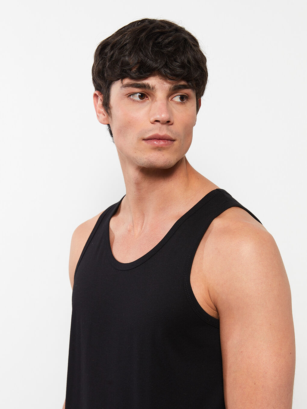 Siyah U Yaka Basic Pamuklu Erkek Atlet-1