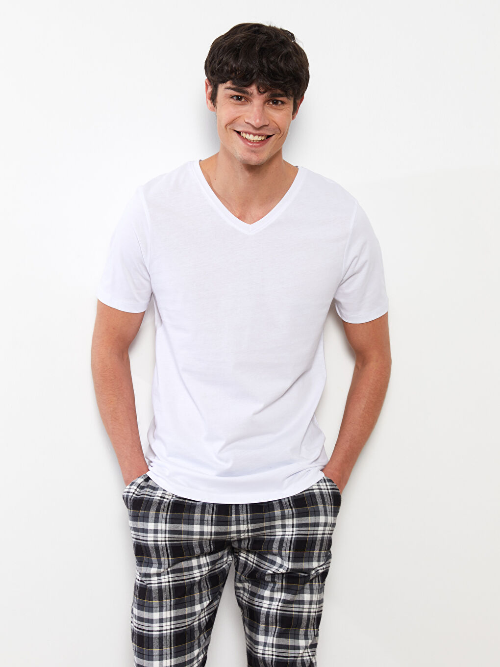 Beyaz V Yaka Kısa Kollu Pamuklu Erkek Atlet