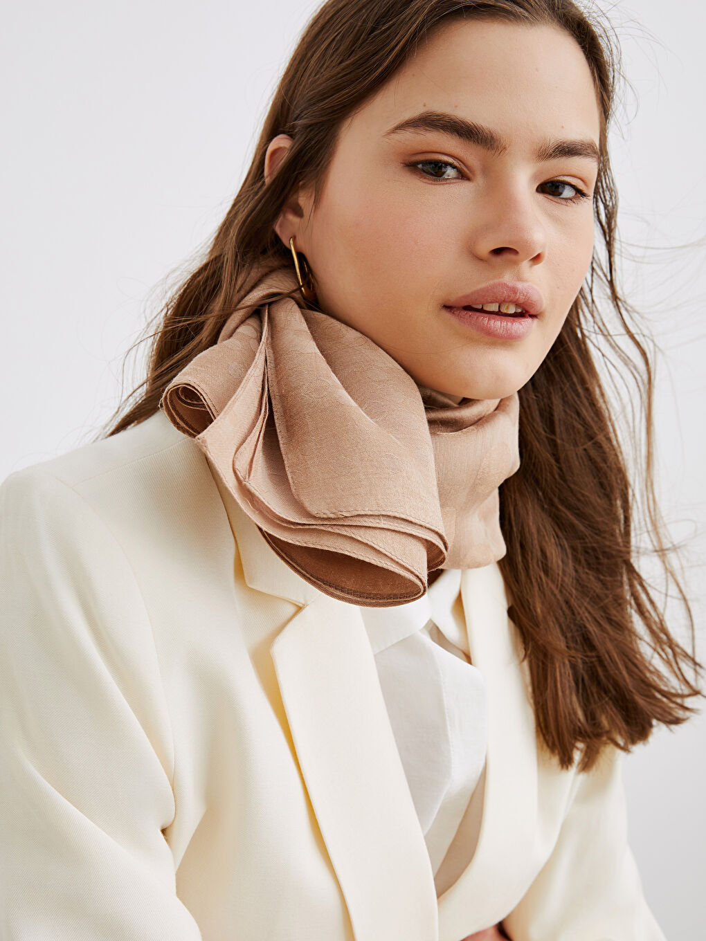 Kahverengi Puantiye Desenli Kadın Şal-1