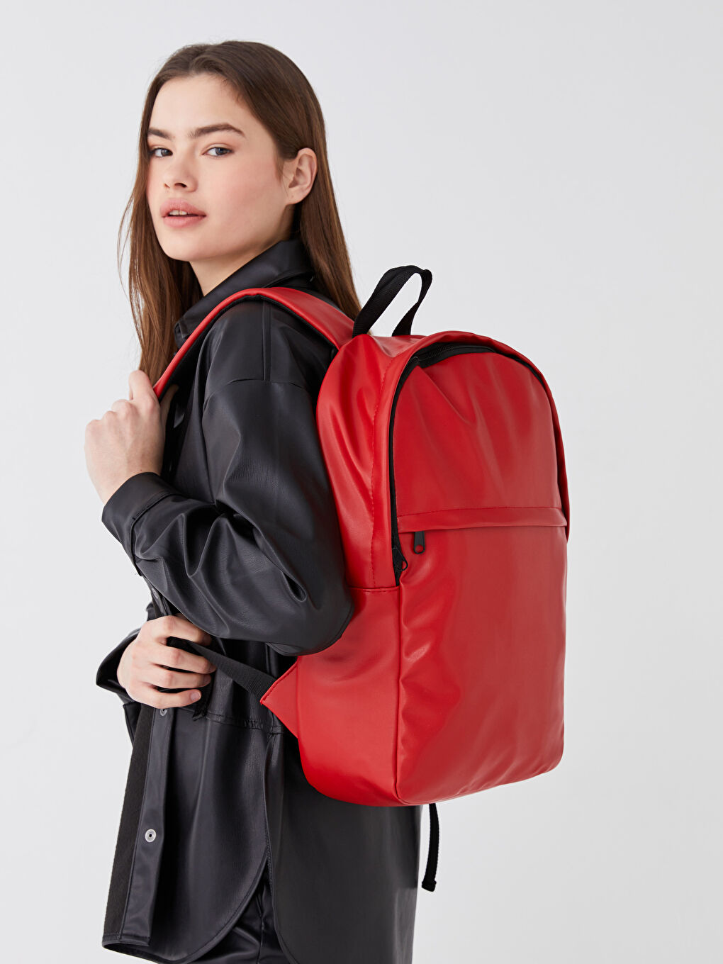 Kırmızı Deri Görünümlü Kadın Sırt Çantası-1