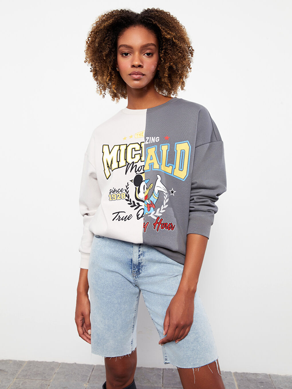 LCW Vision Koyu Gri Bisiklet Yaka Mickey ve Arkadaşları Baskılı Kadın Kalın Sweatshirt