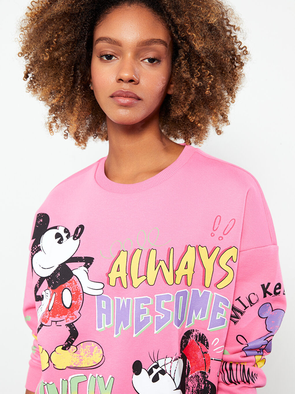 Pembe Bisiklet Yaka Mickey ve Arkadaşları Baskılı Kadın Kalın Sweatshirt-2