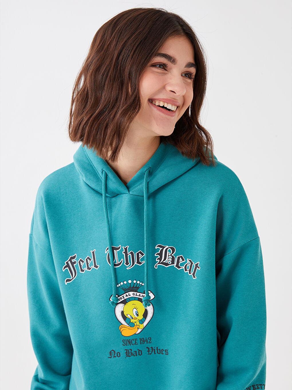 LCW Vision Mat Yeşil Kapüşonlu Tweety Baskılı Uzun Kollu Oversize Kadın Sweatshirt