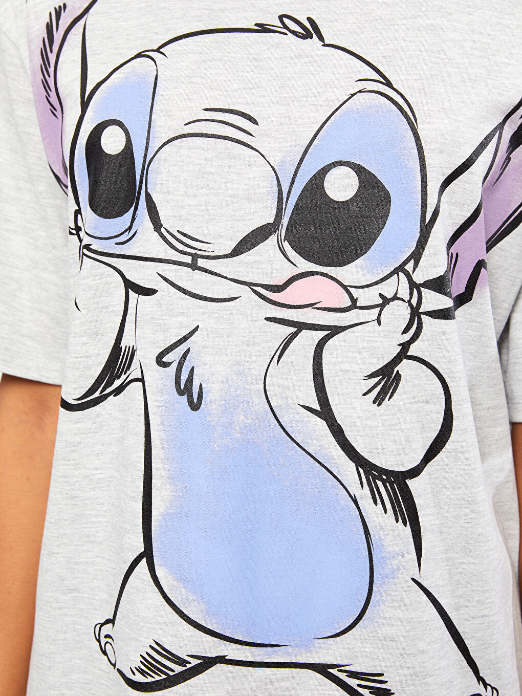 Gri Bisiklet Yaka Lilo & Stitch Baskılı Kısa Kollu Oversize Kadın Tişört-3