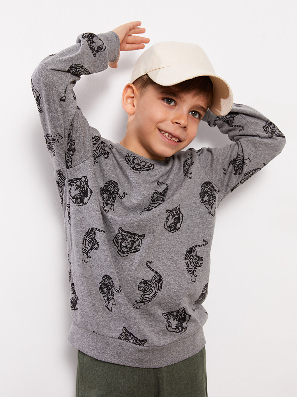 Crew Neck Printed Long Sleeve Boys' Sweatshirt-1