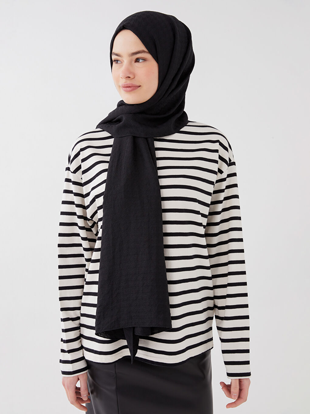 Siyah Düz Dokuma Kadın Şal