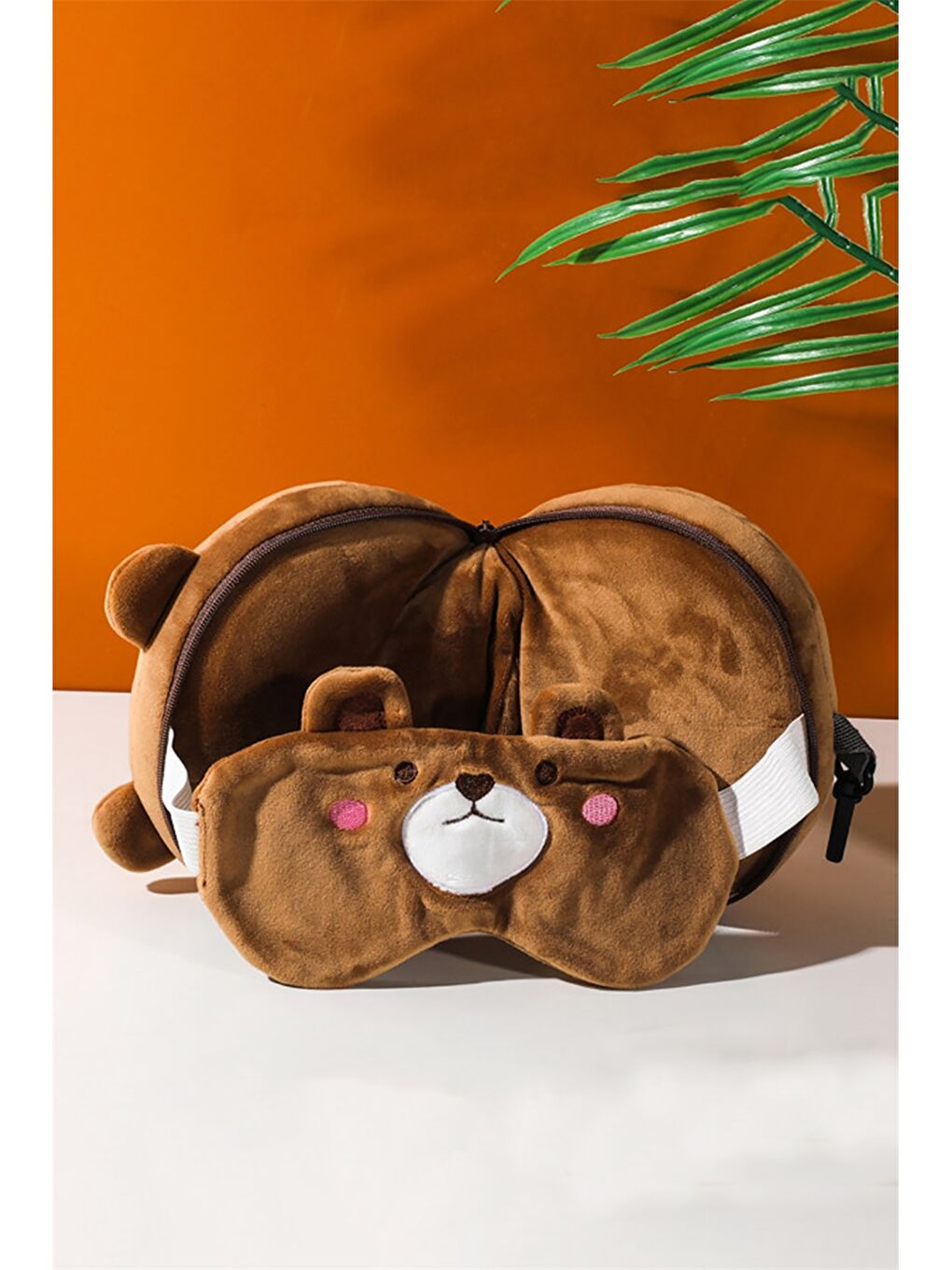 Kahverengi 3D Aplike Detaylı Boyun Yastığı ve Uyku Bandı-1