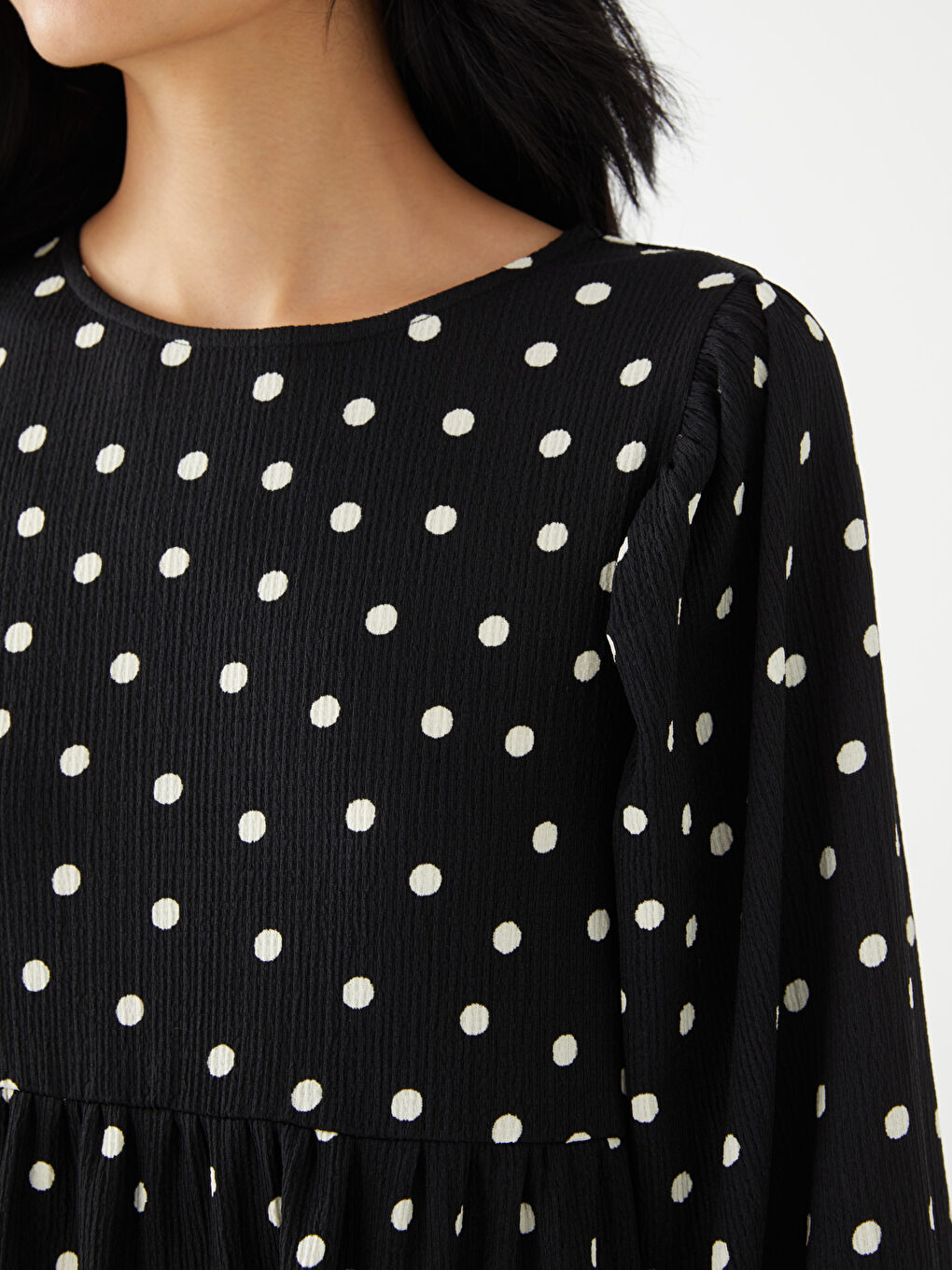 فستان نسائي كم طويل بنقشة البولكا دوت وياقة دائرية-3