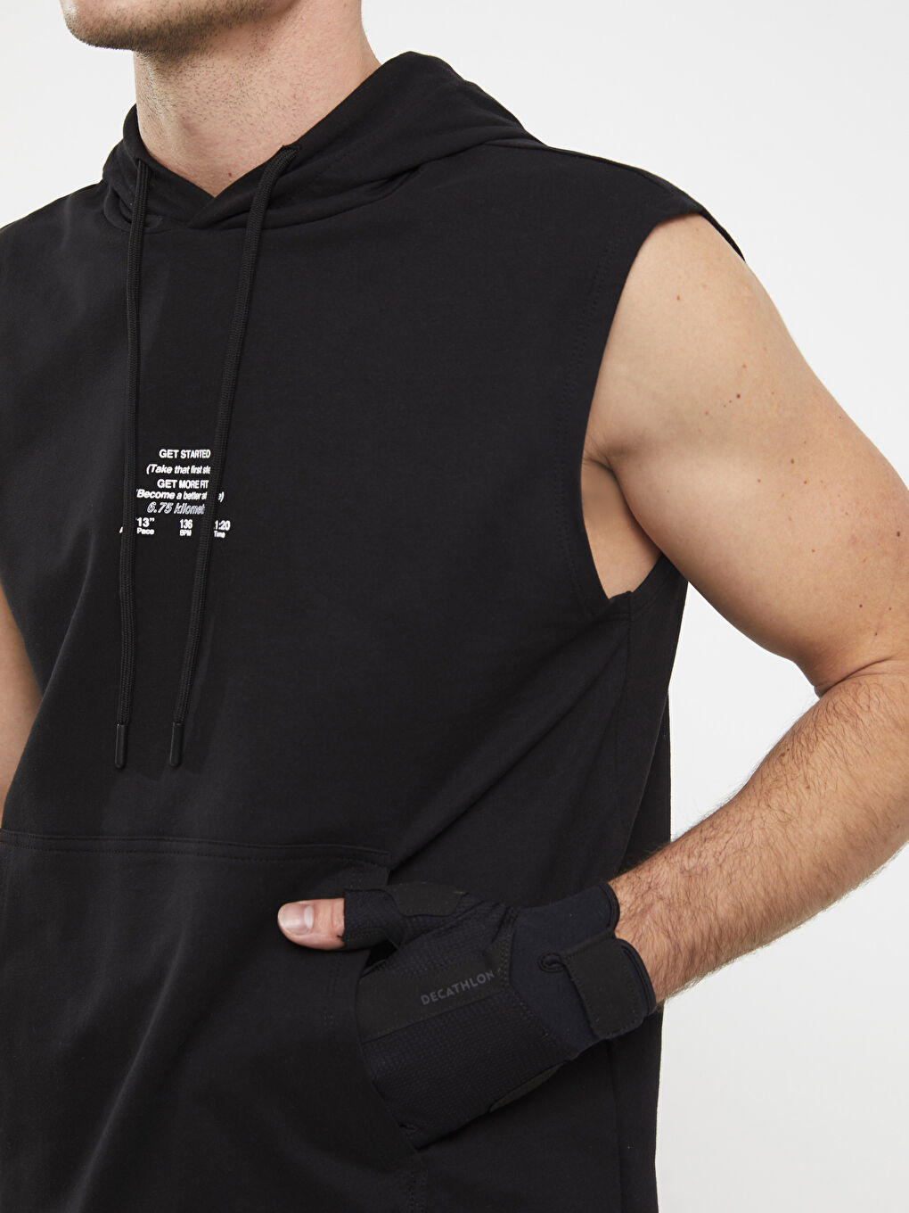 Siyah Kapüşonlu Baskılı Erkek Kolsuz Tişört-3