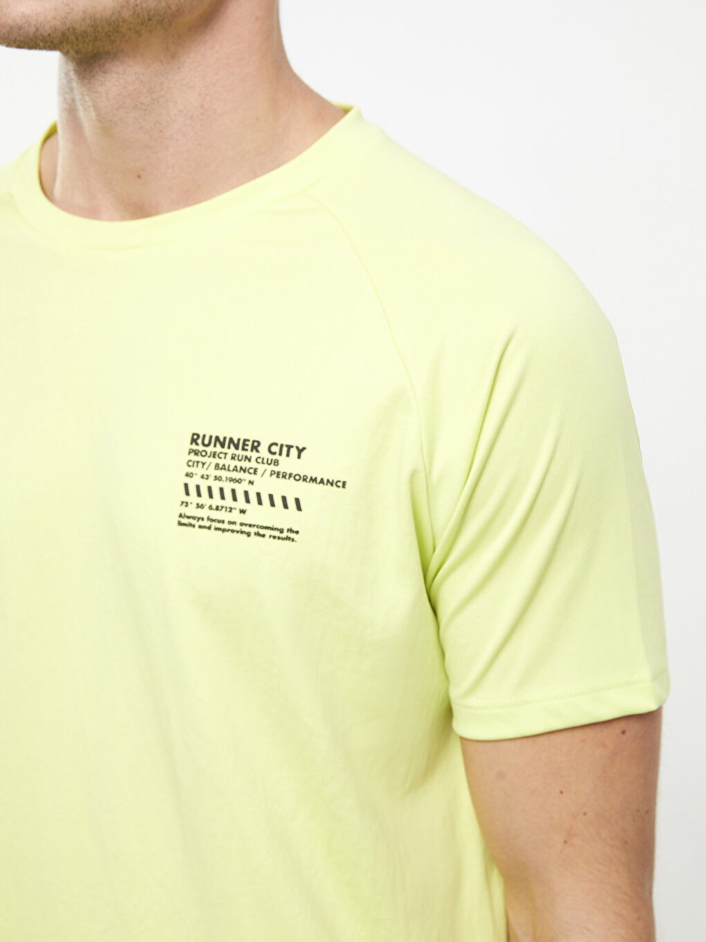 تي شيرت رجالي مطبوع بكم قصير وكول مدور-3