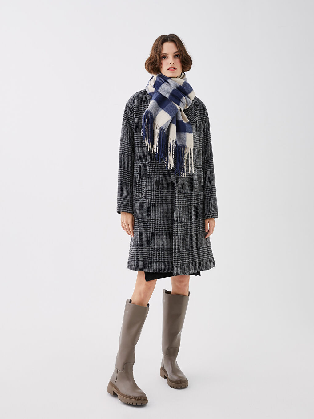 Lacivert Ekose Desenli Saçaklı Kadın Atkı-2