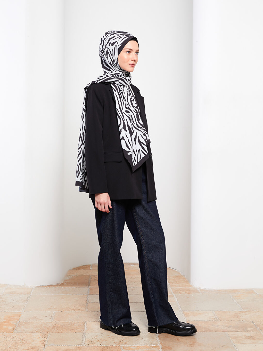 Siyah Desenli Kadın Şal-2