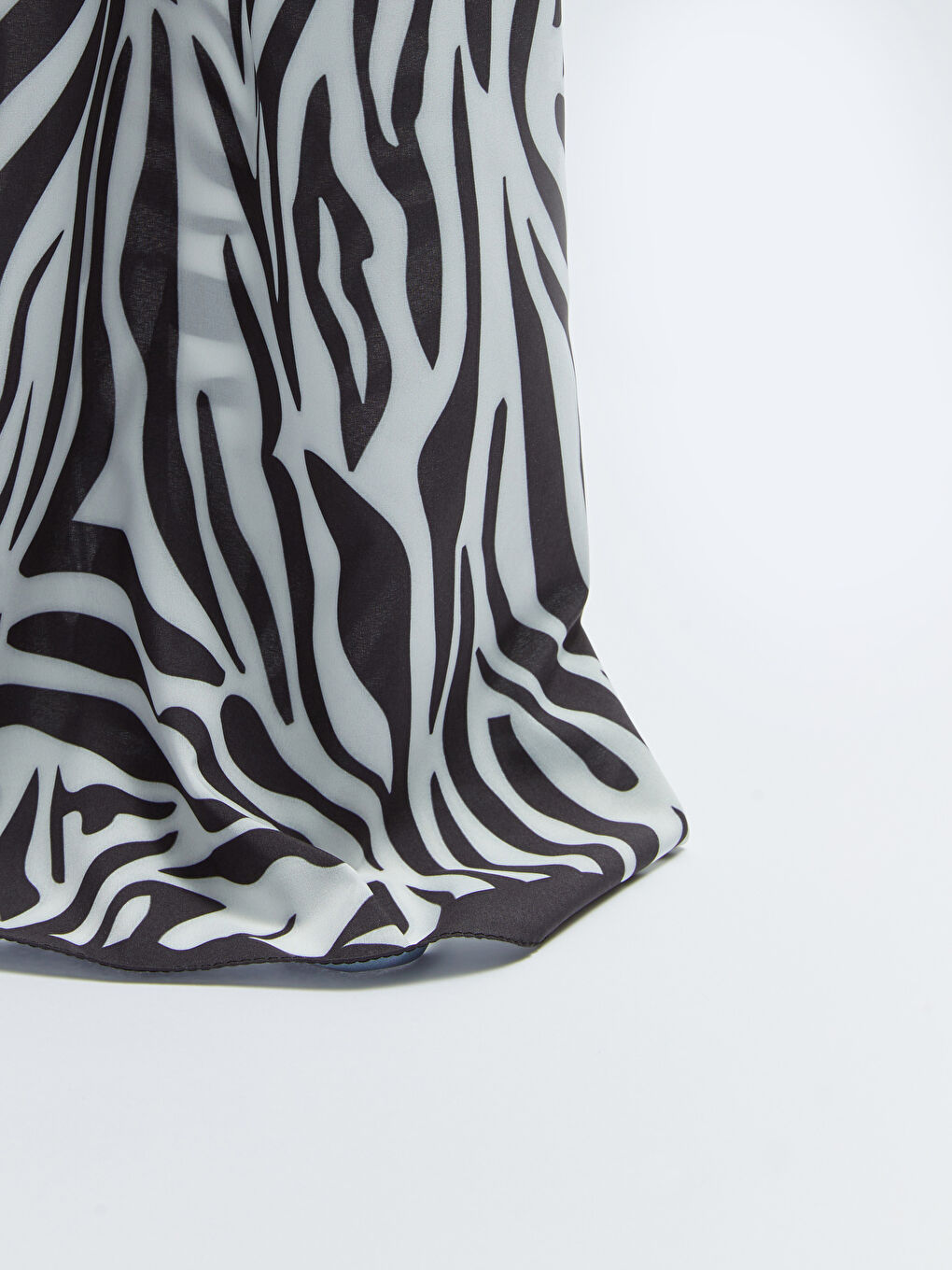 Siyah Desenli Kadın Şal-3