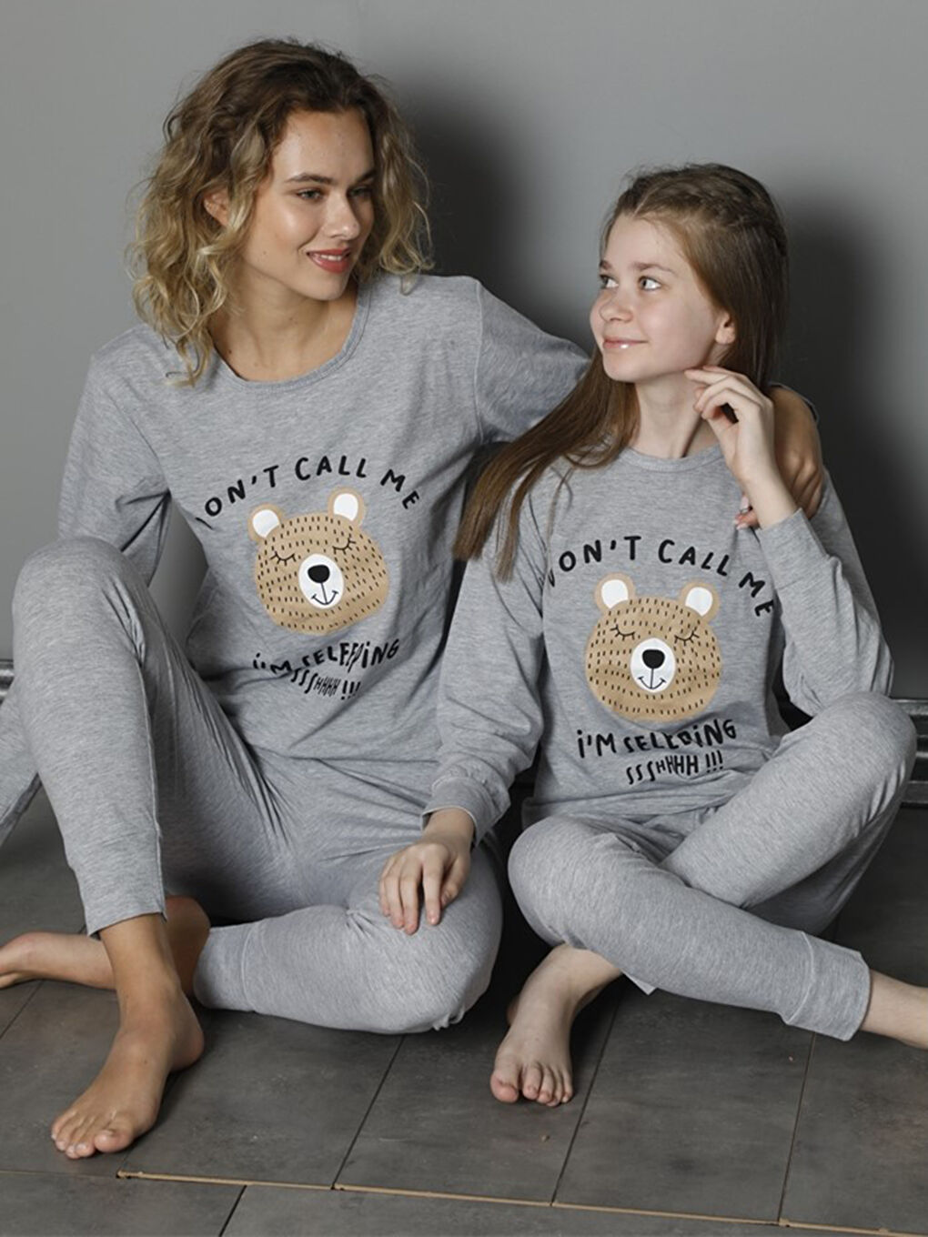 Gri Bisiklet Yaka Baskılı Uzun Kollu Kız Çocuk Pijama Takımı Anne Kız Kombini