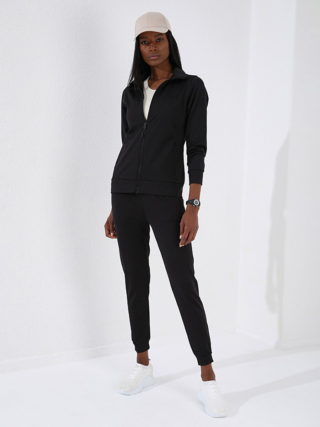 Siyah Dik Yaka Baskılı Uzun Kollu Kadın Spor Hırka ve Eşofman Altı Takımı-8