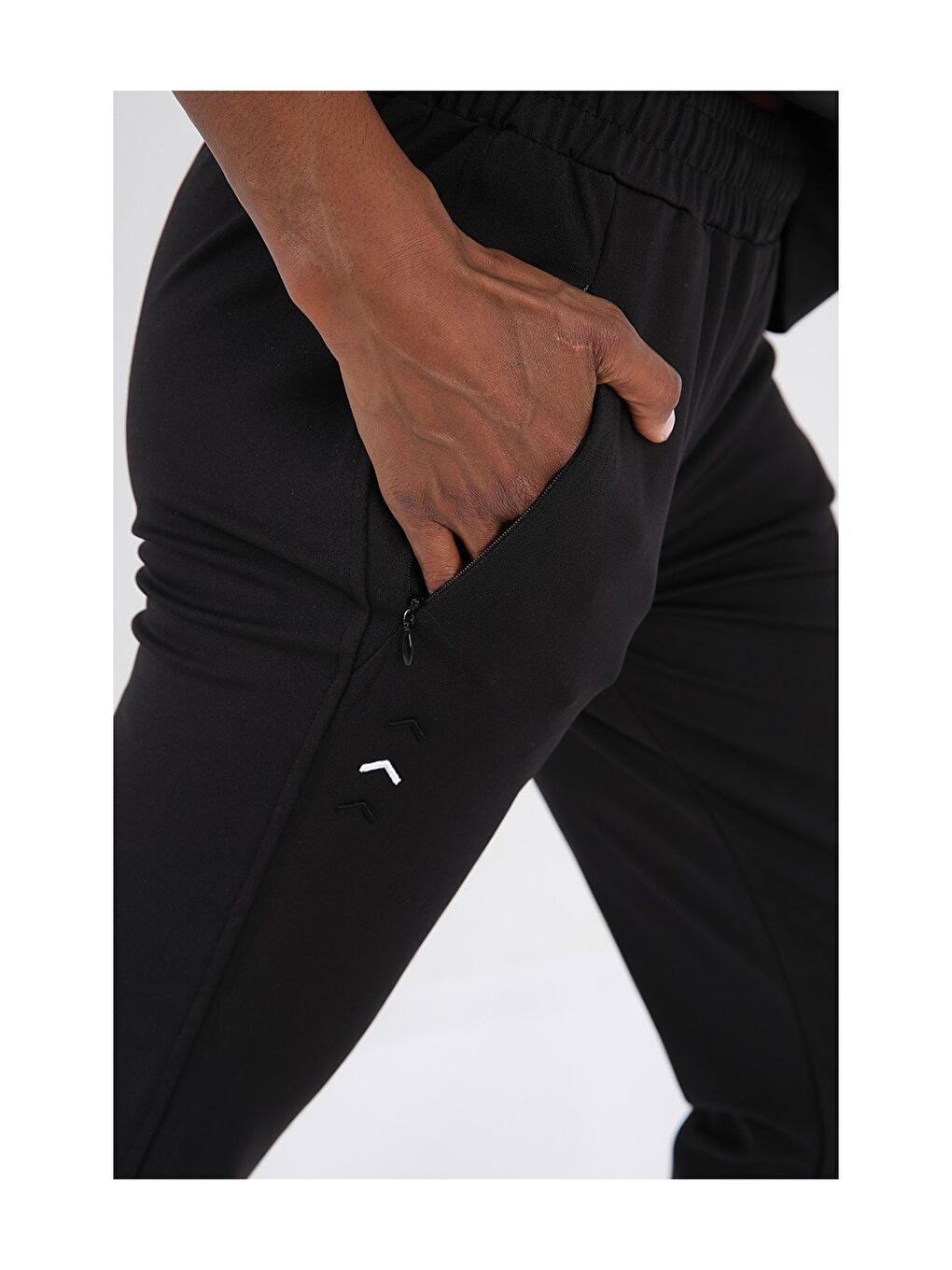 Siyah Dik Yaka Baskılı Uzun Kollu Kadın Spor Hırka ve Eşofman Altı Takımı-12