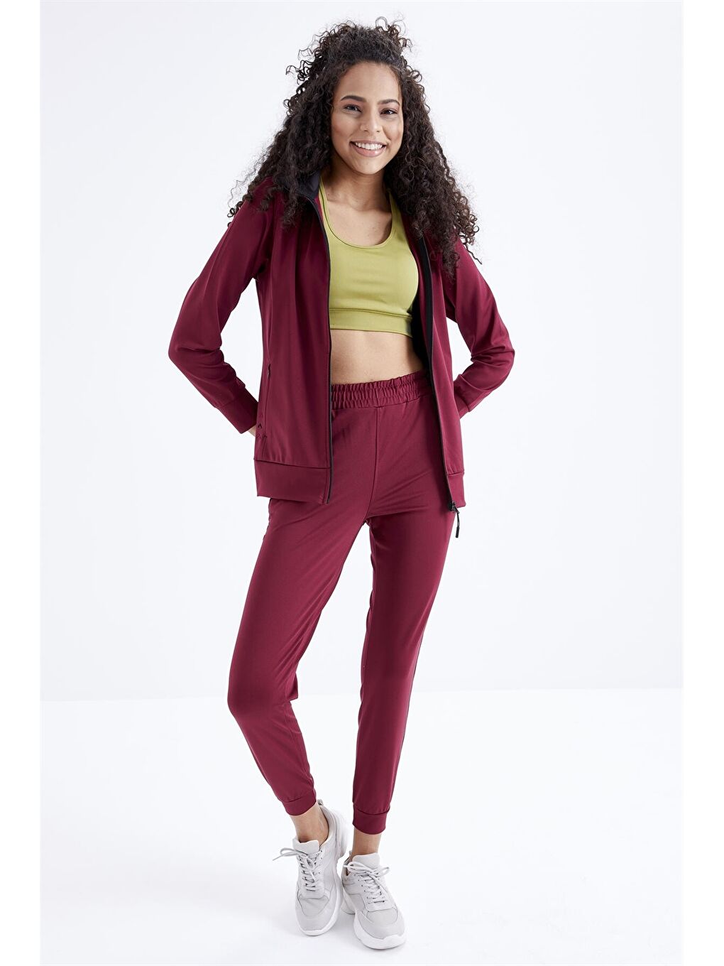 Bordo Dik Yaka Baskılı Uzun Kollu Kadın Spor Hırka ve Eşofman Altı Takımı