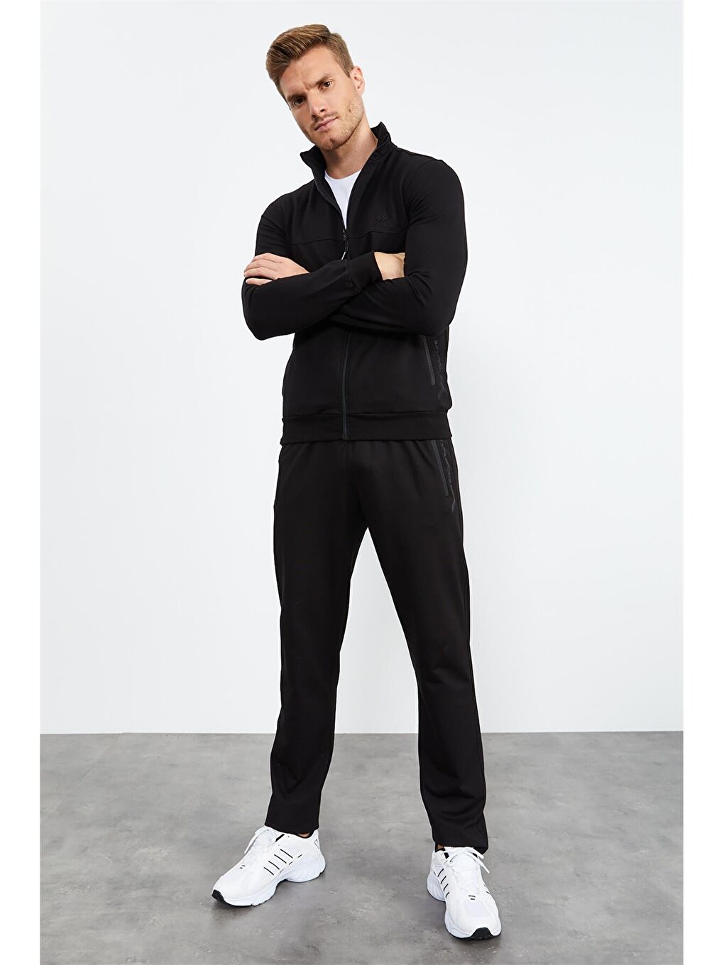 Siyah Standart Kalıp Dik Yaka Erkek Eşofman Takımı