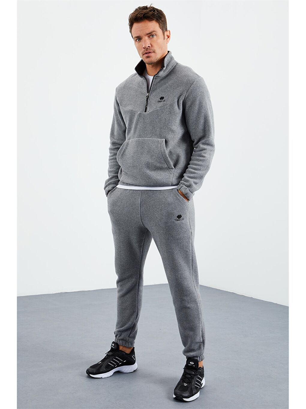 Gri Standart Kalıp Dik Yaka Erkek Eşofman Takımı