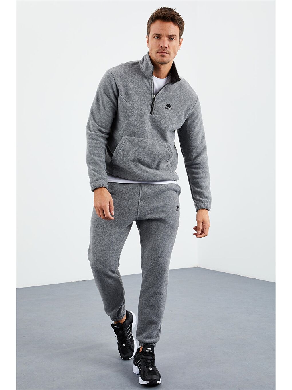Gri Standart Kalıp Dik Yaka Erkek Eşofman Takımı-3