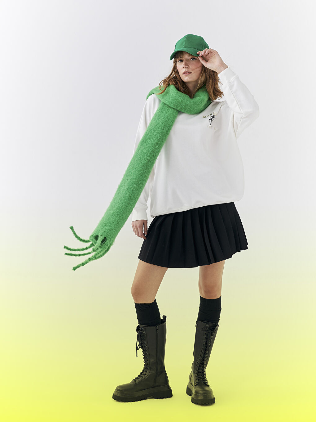 Ekru Bisiklet Yaka Nostaljik Maymun Baskılı Uzun Kollu Kadın Sweatshirt