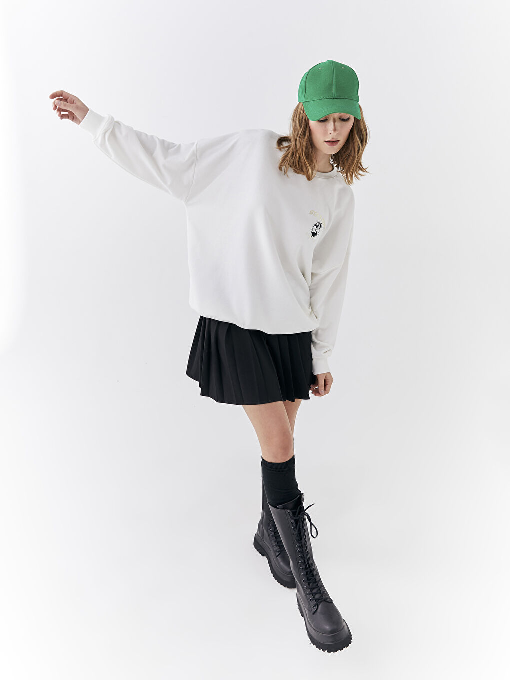 Ekru Bisiklet Yaka Nostaljik Maymun Baskılı Uzun Kollu Kadın Sweatshirt-4