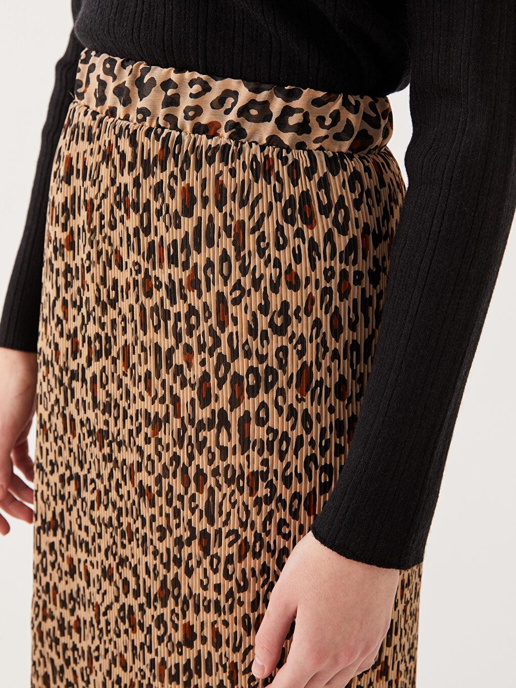 Kahverengi Beli Lastikli Desenli Kadın Pilise Etek-6