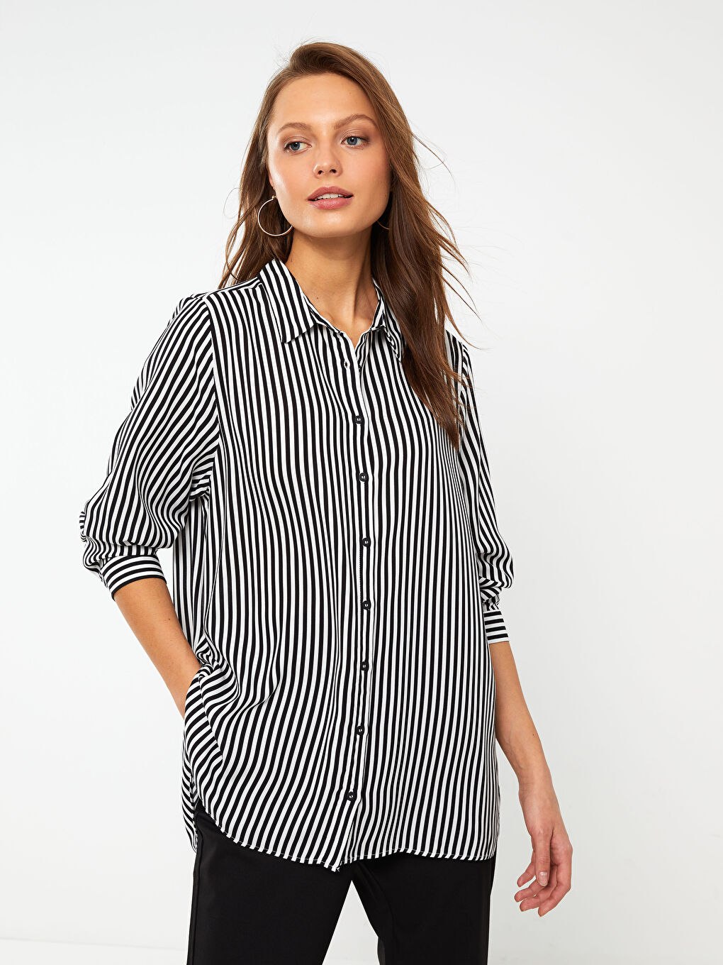 قميص نسائي بأكمام طويلة مُخَطَّط