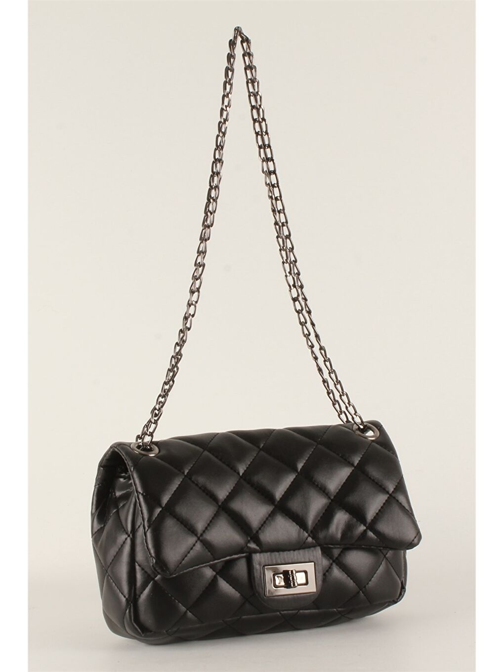 Siyah Deri Görünümlü Kapitoneli Kadın Omuz Çantası