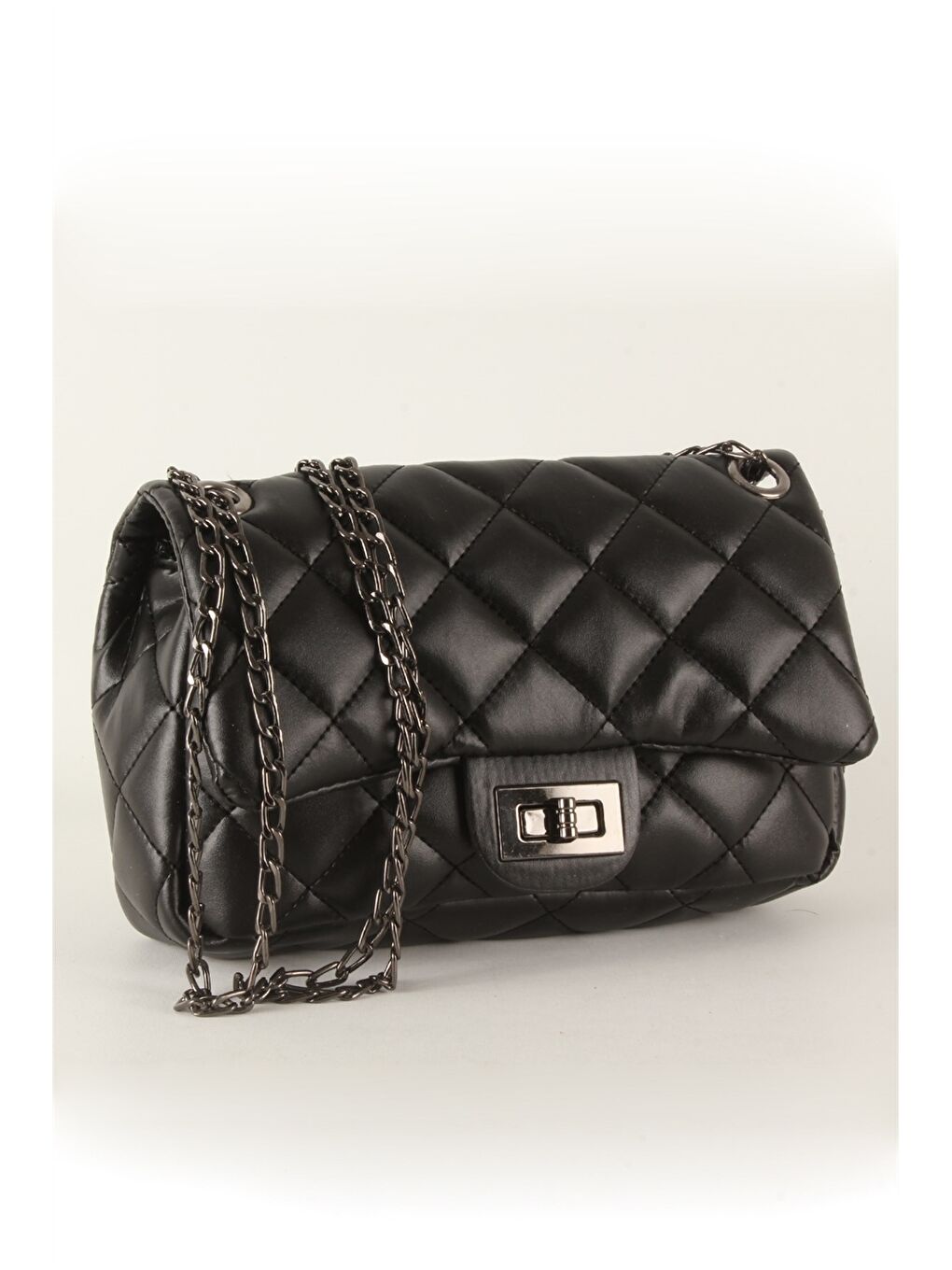 Siyah Deri Görünümlü Kapitoneli Kadın Omuz Çantası-1