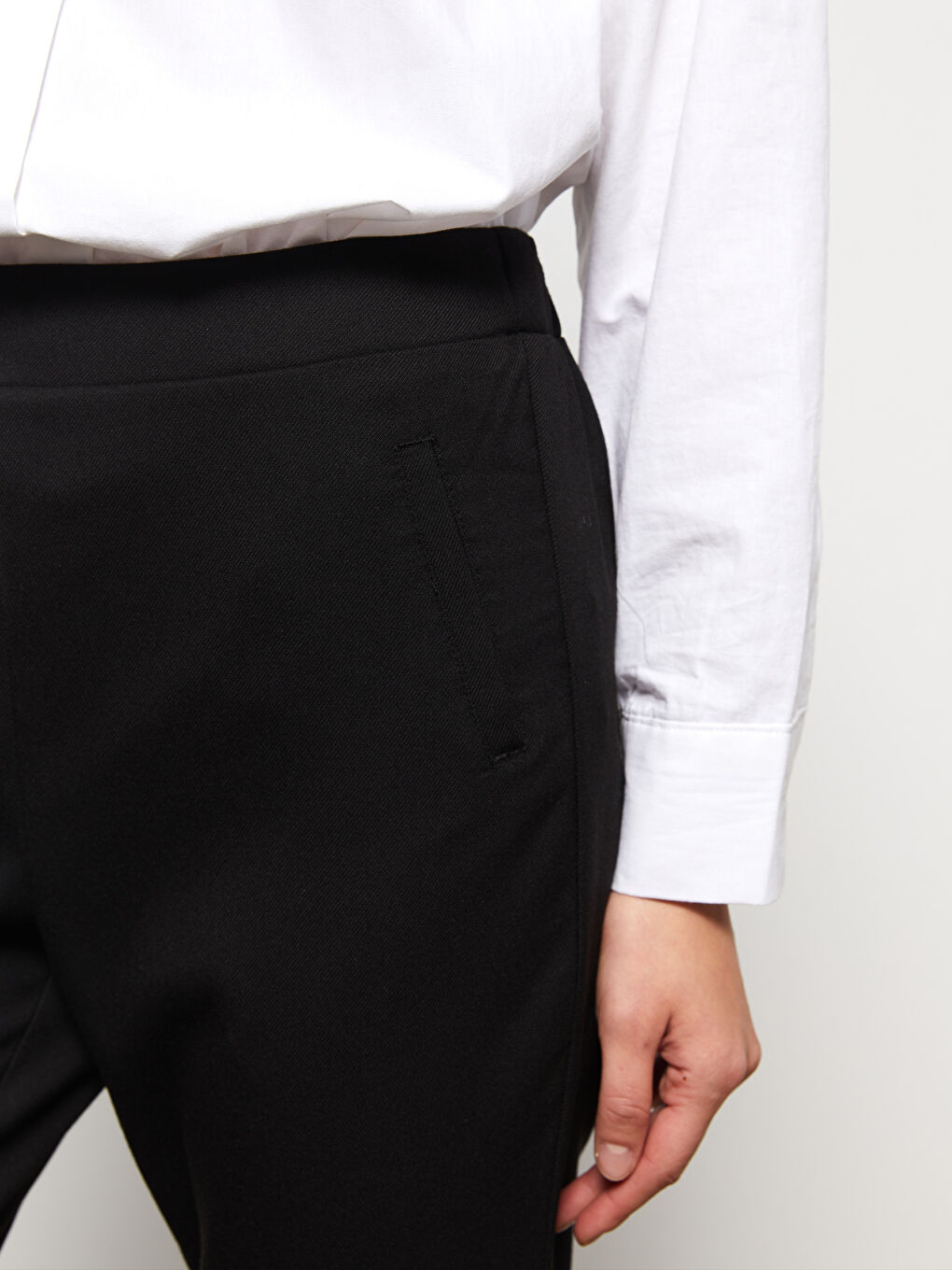 Women's Carrot Fit Plain Trousers-2