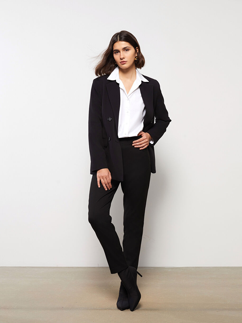 Women's Carrot Fit Plain Trousers