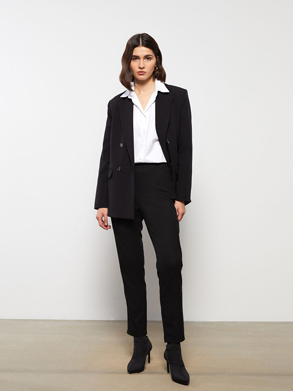 Women's Carrot Fit Plain Trousers-1