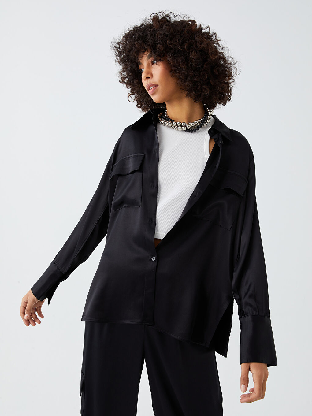 Siyah Önden Düğme Kapamalı Uzun Kollu Saten Kadın Gömlek-2