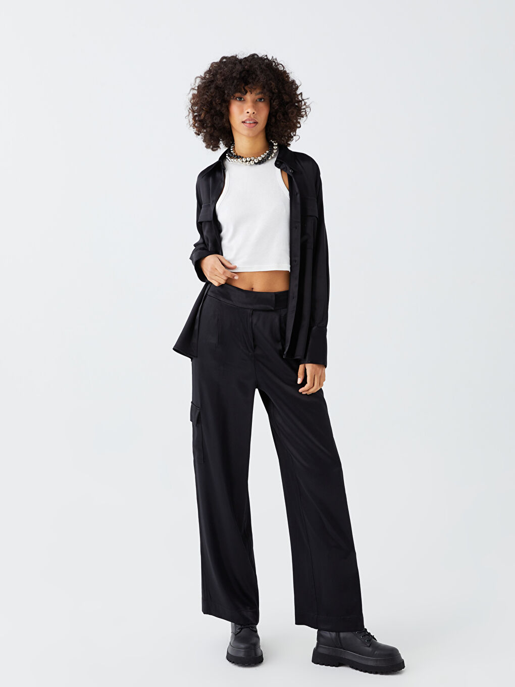 Siyah Önden Düğme Kapamalı Uzun Kollu Saten Kadın Gömlek-3