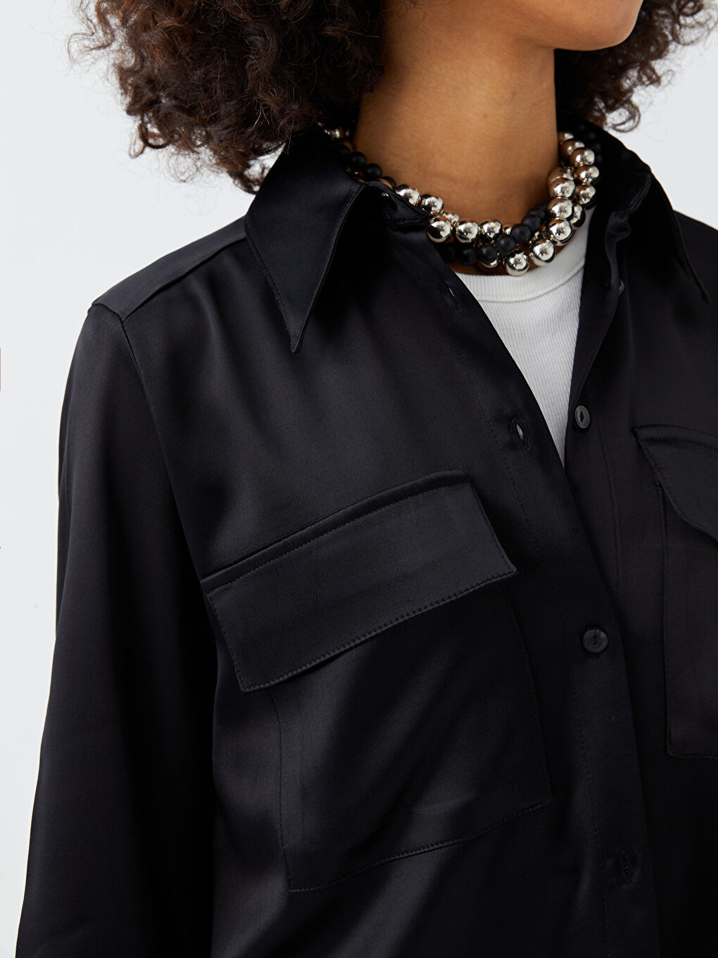 Siyah Önden Düğme Kapamalı Uzun Kollu Saten Kadın Gömlek-4