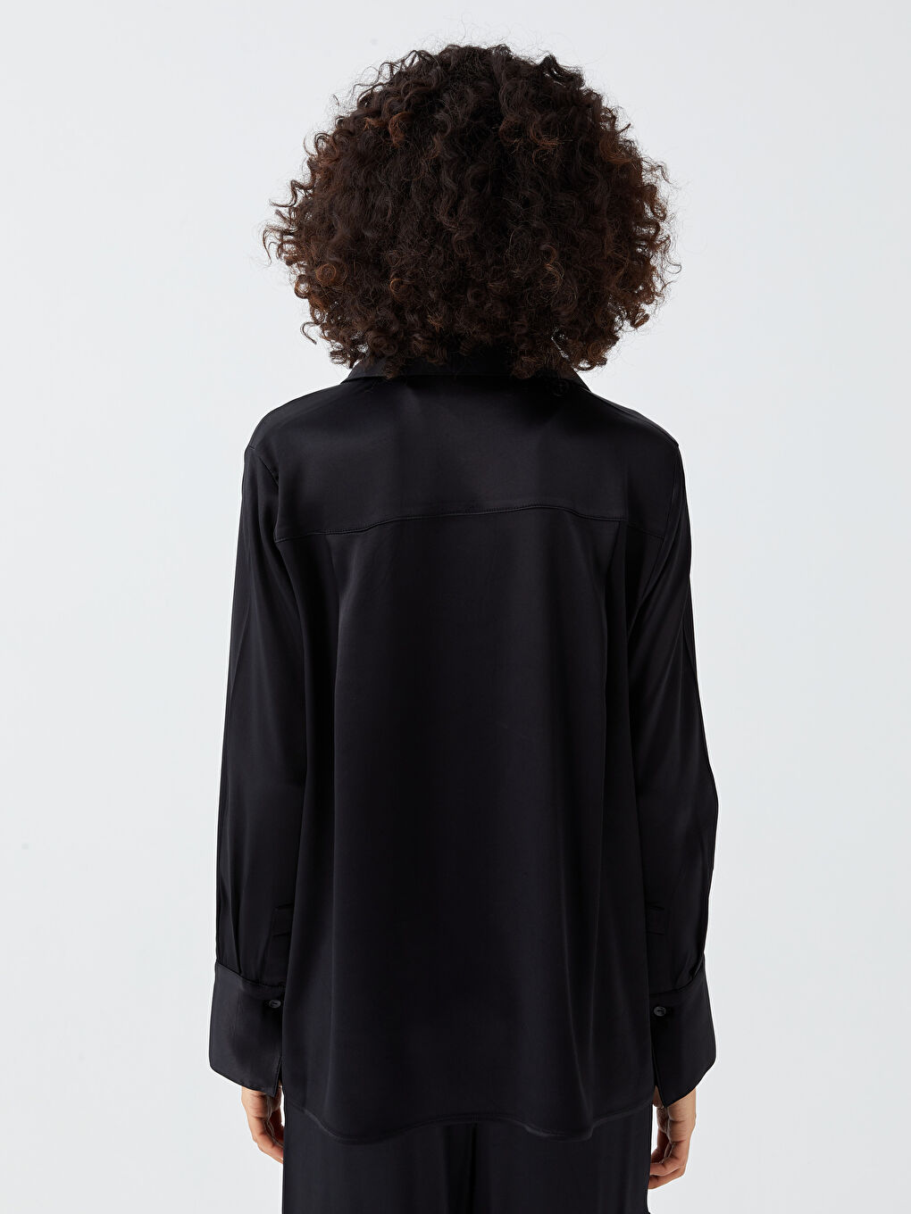 Siyah Önden Düğme Kapamalı Uzun Kollu Saten Kadın Gömlek-5