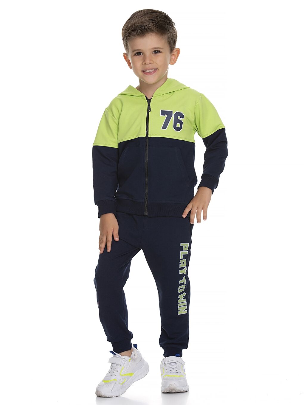 سويت شيرت بكابوش مطبوع كم طويل و بنطلون رياضي للأولاد