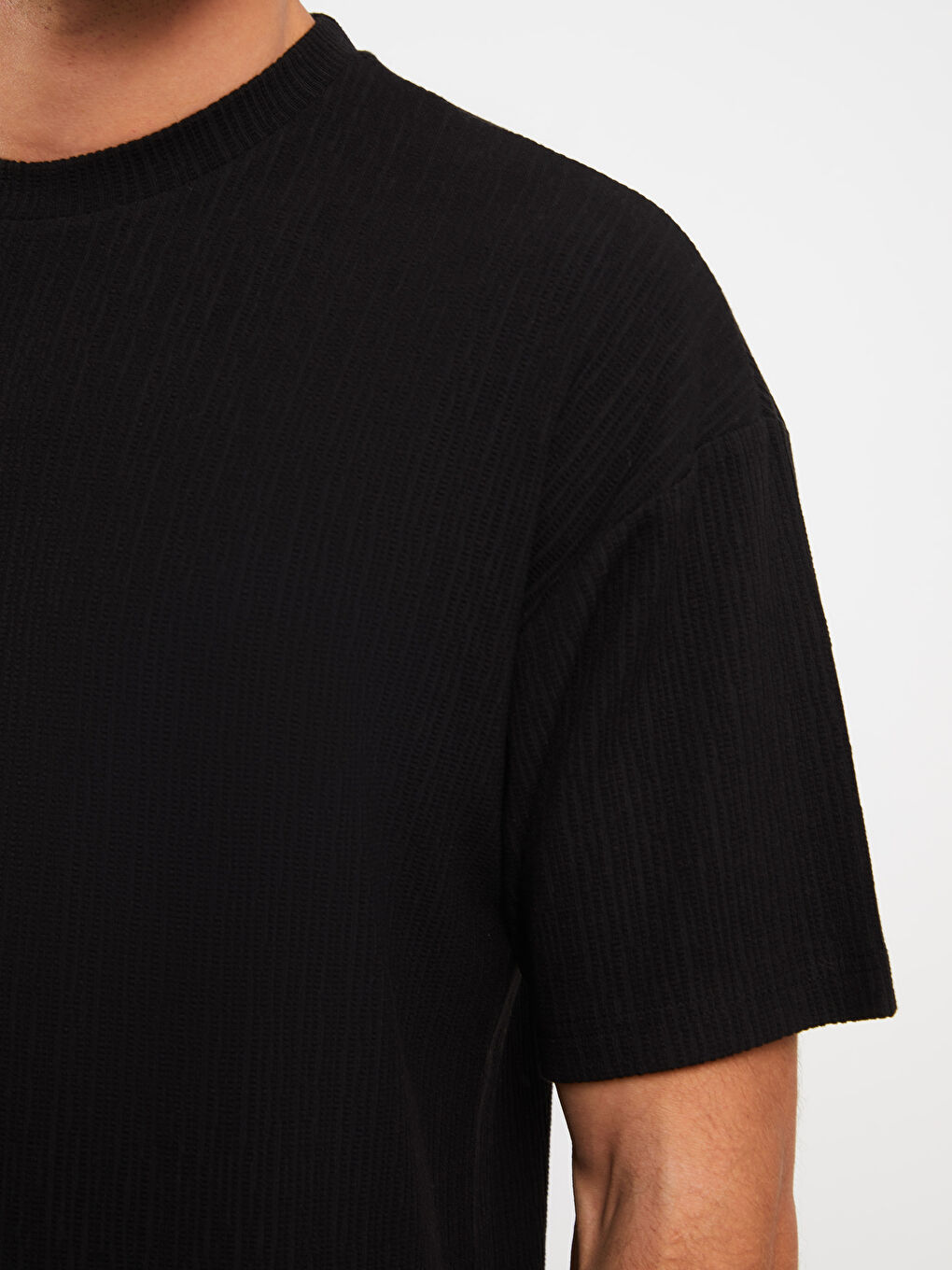 Ерлерге арналған дөңгелек жағалы қысқа жеңді негізгі футболка-3